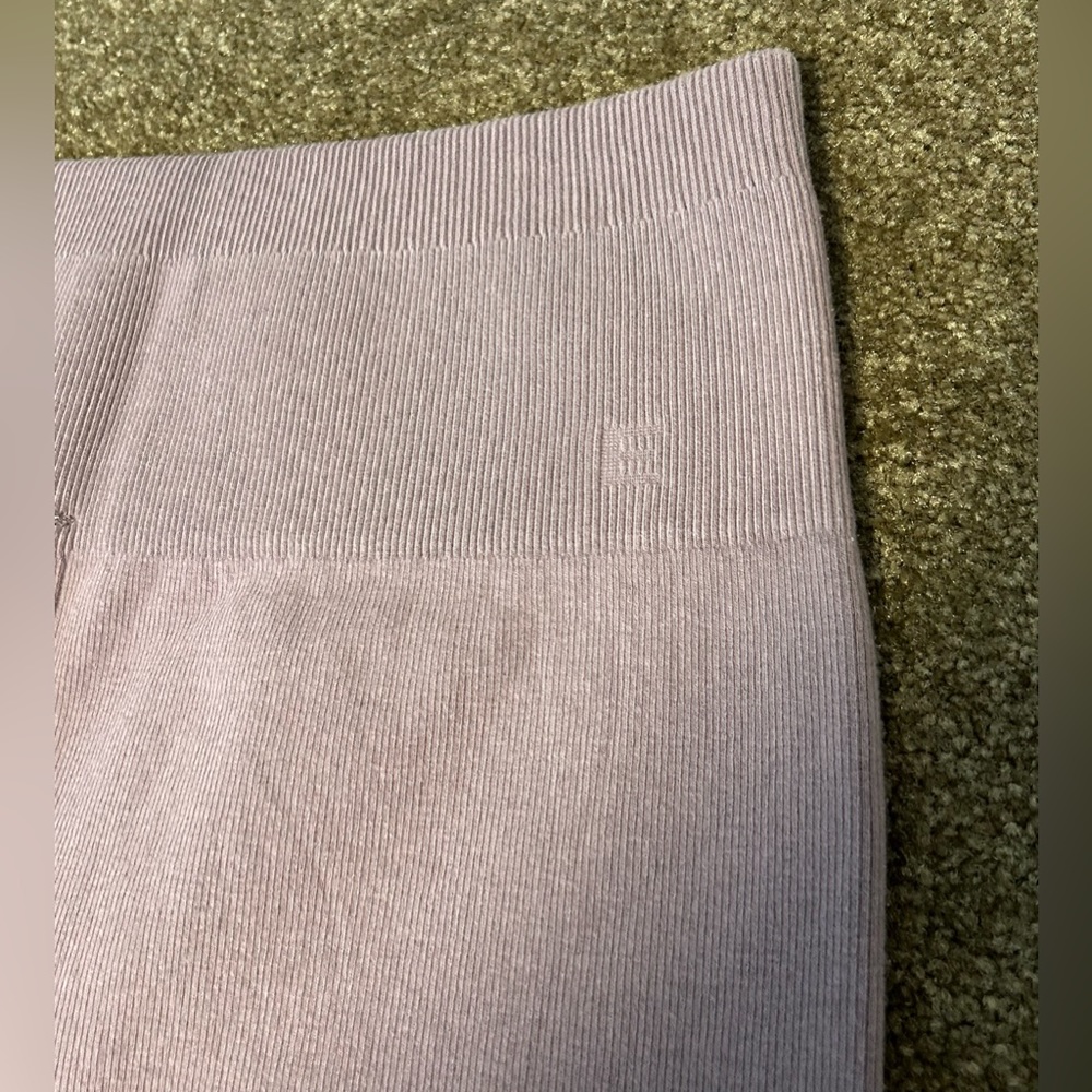 EVERLANE The Seamless Leggings Dusty Lavender NWT - Picture 4 of 7